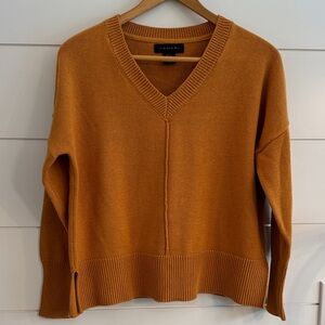 Tahari Women’s XS V Neck Sweater Gold Brown Orange